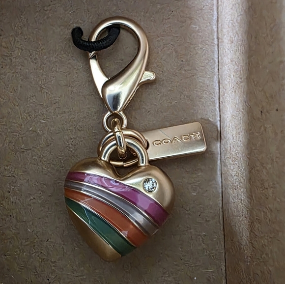 Coach Signature Leather Wristlet Gift Set With Heart And "C" Charms - New In Box - Picture 5 of 8